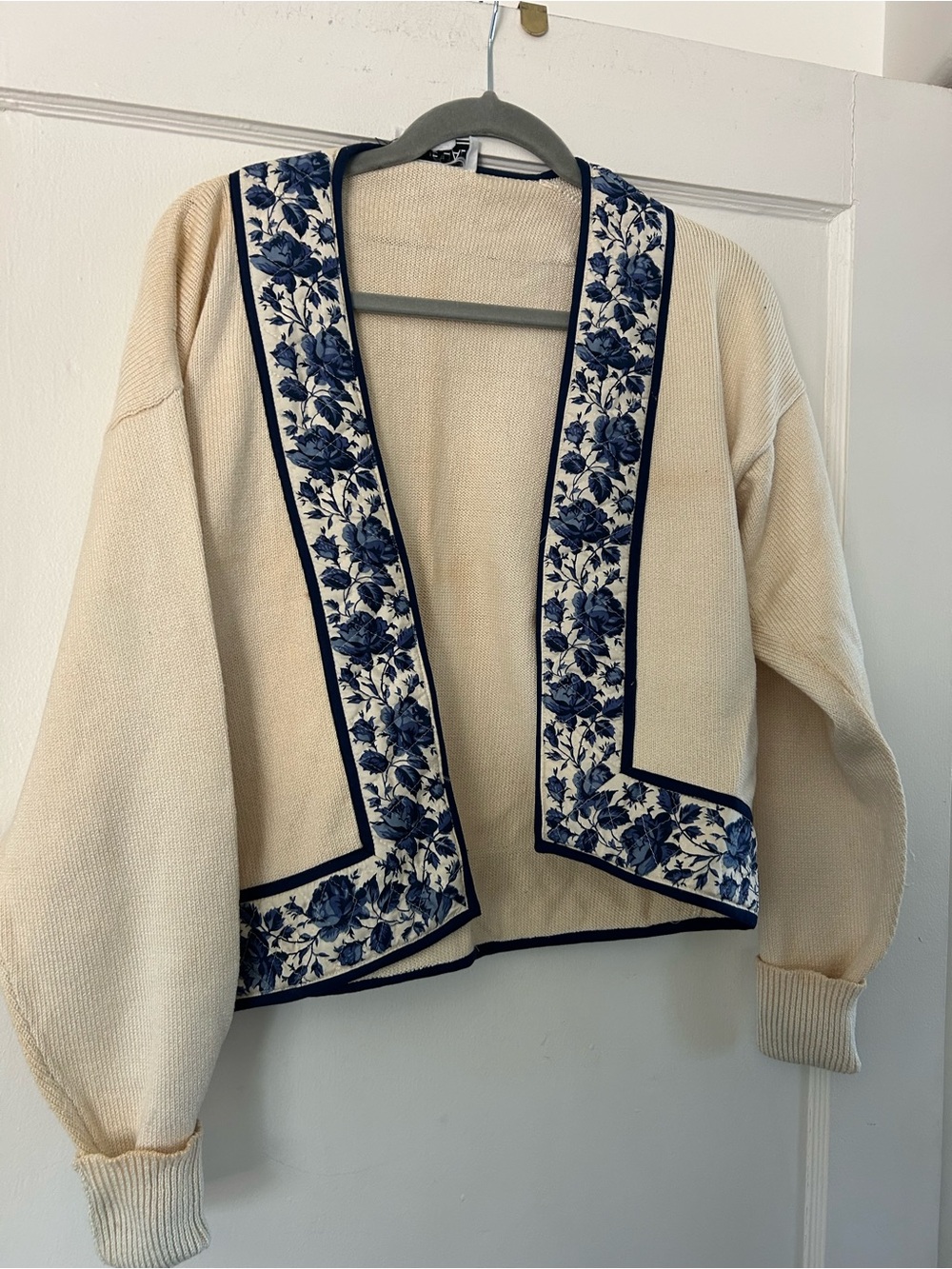 1980s Annie Hall Cream Open-Front Sweater Cardigan with Blue Quilt Trim